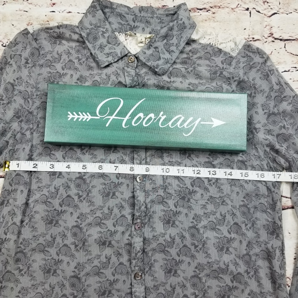 A Gray Flower Patterned Button Down - Picture 4 of 8